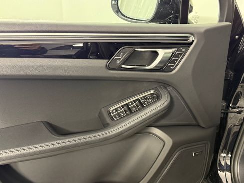 Certified 2026 Porsche Macan AWD/4WD image 26