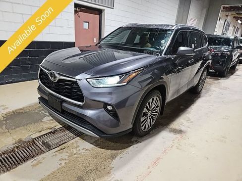 Used 2021 Toyota Highlander Platinum AWD/4WD image 1