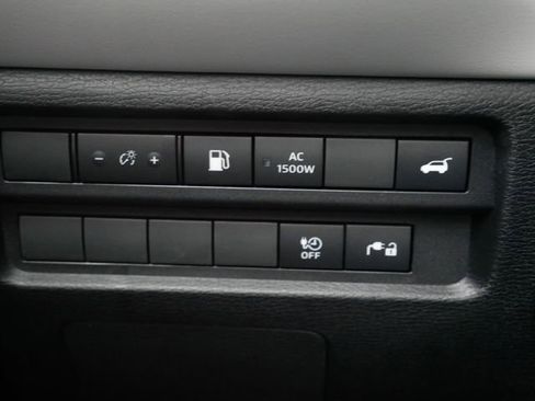 Used 2025 Mitsubishi Outlander SEL image 17