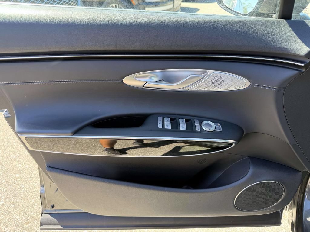 Certified 2025 Genesis GV70 2.5T AWD/4WD image 22