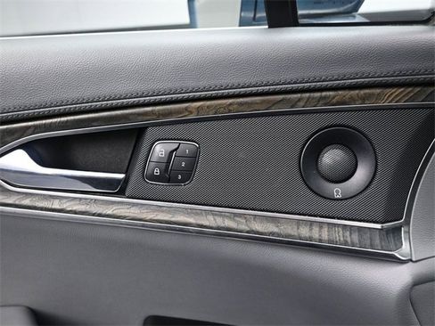 Used 2019 Lincoln Nautilus Reserve image 9