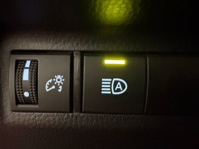 Certified 2025 Toyota RAV4 LE AWD/4WD image 6