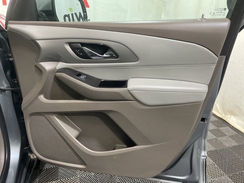 Used 2020 Chevrolet Traverse LT image 12