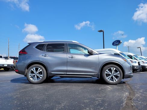 Used 2018 Nissan Rogue SL w/ Premium Package FWD image 2