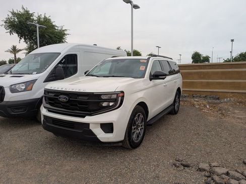 Certified 2025 Ford Expedition Active AWD/4WD image 2