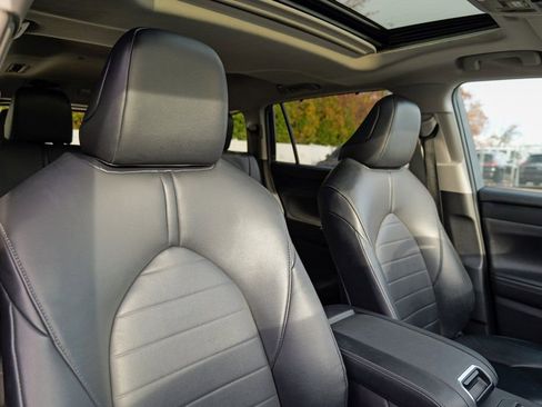 Used 2020 Toyota Highlander XLE image 35