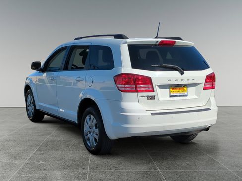 Used 2020 Dodge Journey SE image 3