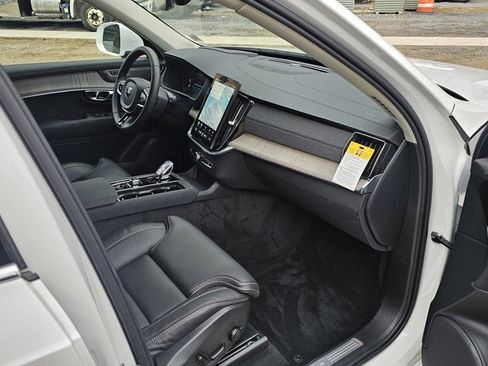 Certified 2025 Volvo XC90 T8 Ultra w/ Protection Package Premier image 11