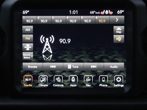 Used 2021 Jeep Wrangler Unlimited Rubicon w/ Trailer Tow Package image 21