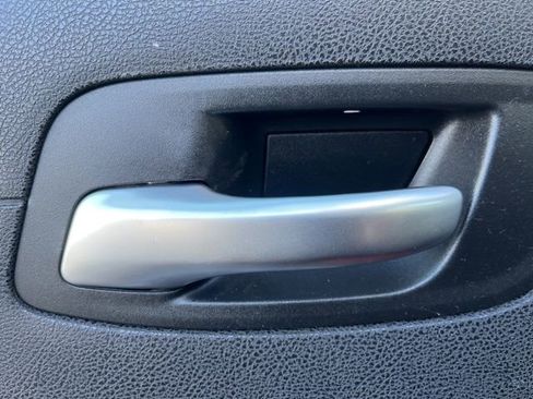 Used 2017 Chrysler 300 Touring w/ Value Package image 10