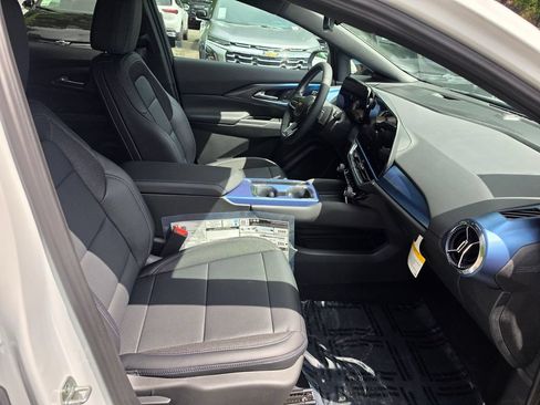 New 2026 Chevrolet Equinox EV LT AWD/4WD image 11