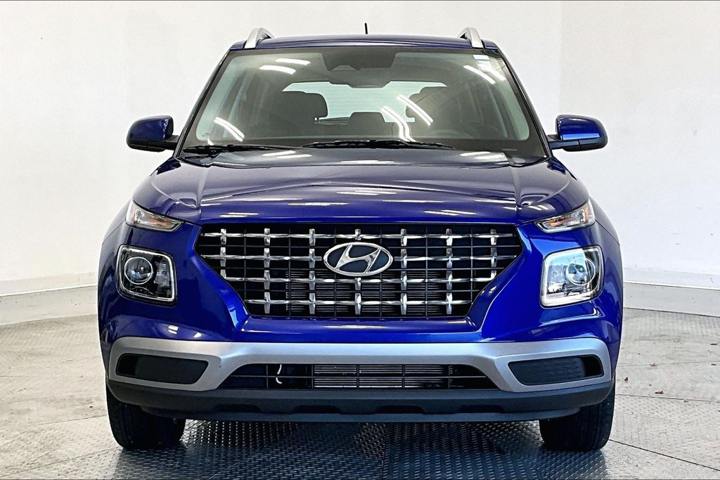 Used 2024 Hyundai Venue SEL FWD image 3