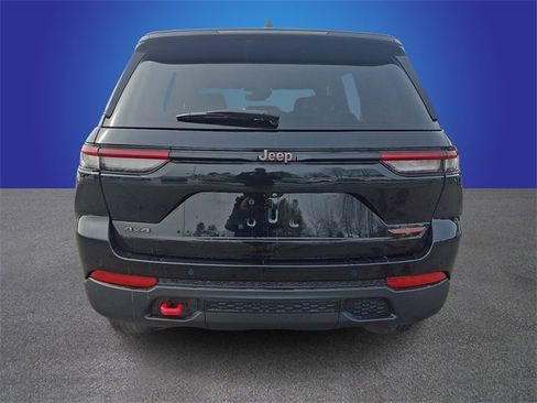 Used 2022 Jeep Grand Cherokee Trailhawk image 5