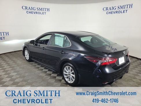Used 2023 Toyota Camry SE FWD image 3