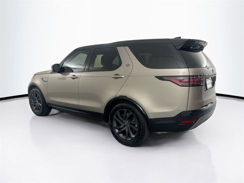 Used 2023 Land Rover Discovery S R-Dynamic image 7