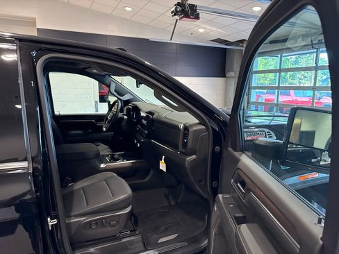 Used 2025 GMC Sierra 2500 SLT w/ SLT Premium Package AWD/4WD image 12