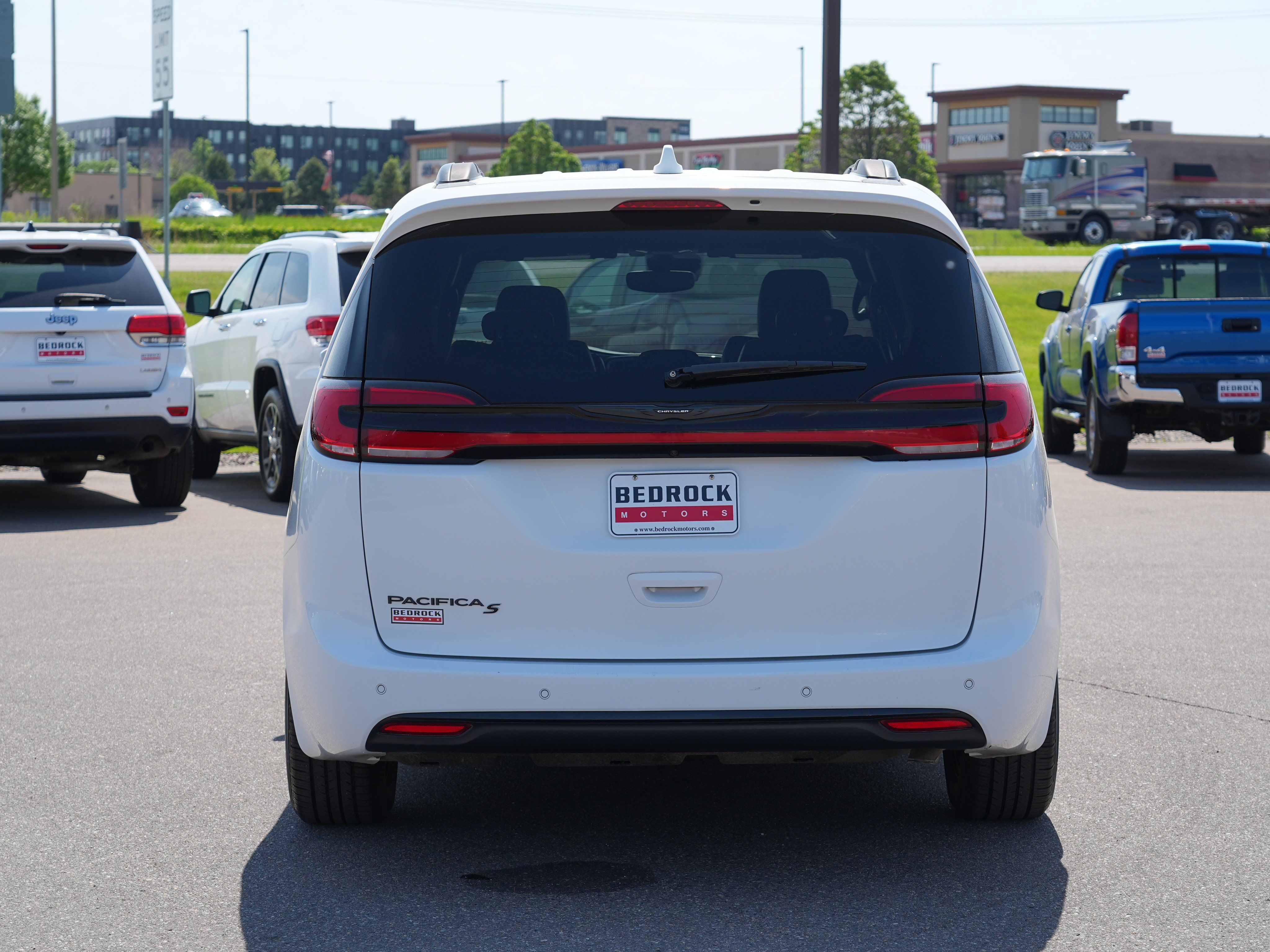 Used 2021 Chrysler Pacifica Touring-L w/ S Appearance Package FWD image 4