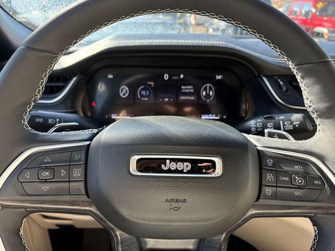 Used 2025 Jeep Grand Cherokee L Limited w/ Luxury Tech Group II image 14