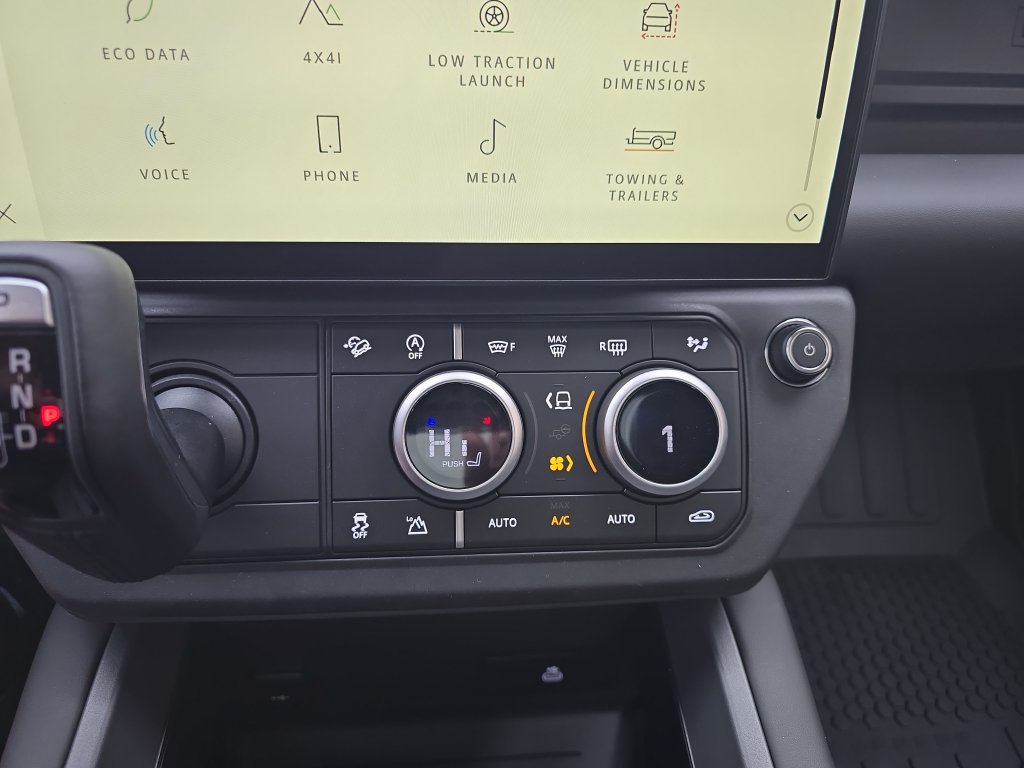 New 2026 Land Rover Defender 110 X-Dynamic SE AWD/4WD image 17
