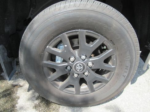 Used 2024 Toyota Tacoma SR5 AWD/4WD image 5