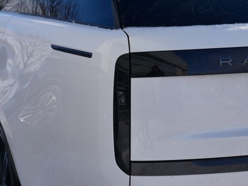 Used 2024 Land Rover Range Rover SE image 17