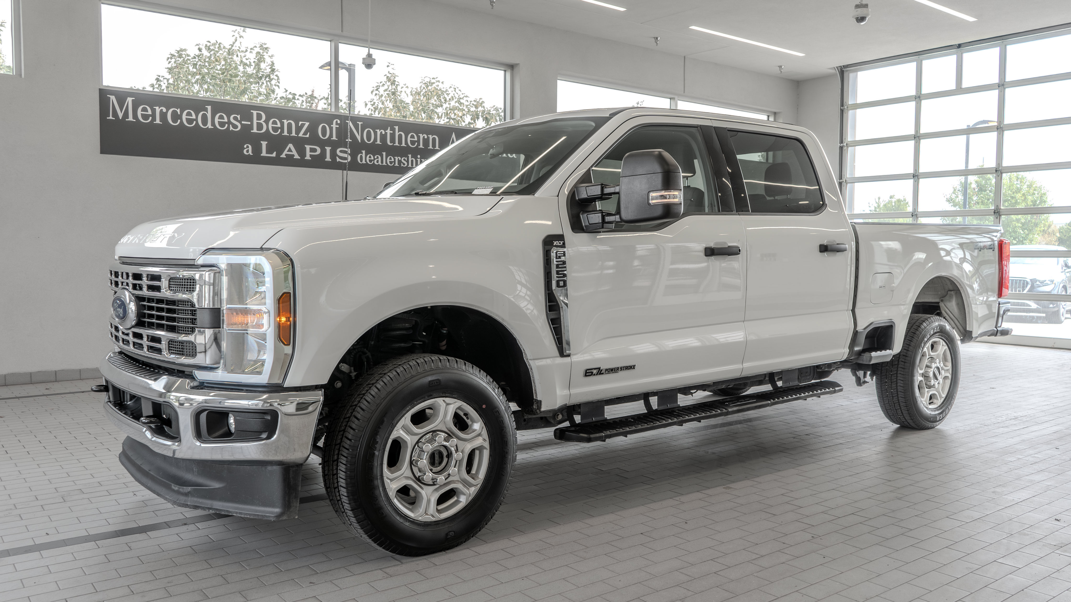 Used 2025 Ford F250 XLT AWD/4WD image 3