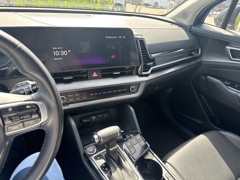 Used 2025 Kia Sportage EX FWD image 11