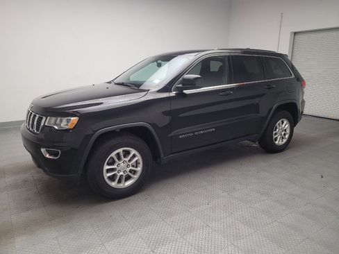 Used 2018 Jeep Grand Cherokee Laredo RWD image 2