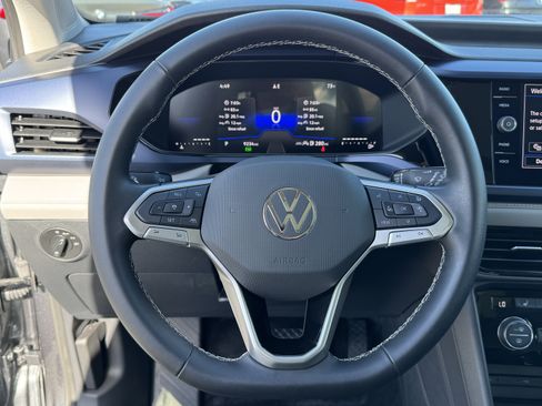 Used 2024 Volkswagen Taos SE w/ Panoramic Sunroof Package FWD image 19