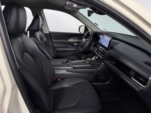 Used 2024 Toyota Grand Highlander XLE image 15