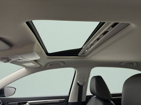 Used 2018 Volkswagen Passat 2.0T SE w/ SE Lighting Package image 13