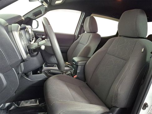 Used 2019 Toyota Tacoma TRD Sport image 13