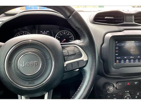 Used 2018 Jeep Renegade Latitude w/ Cold Weather Group AWD/4WD image 28