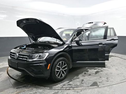 Used 2021 Volkswagen Tiguan SE image 41
