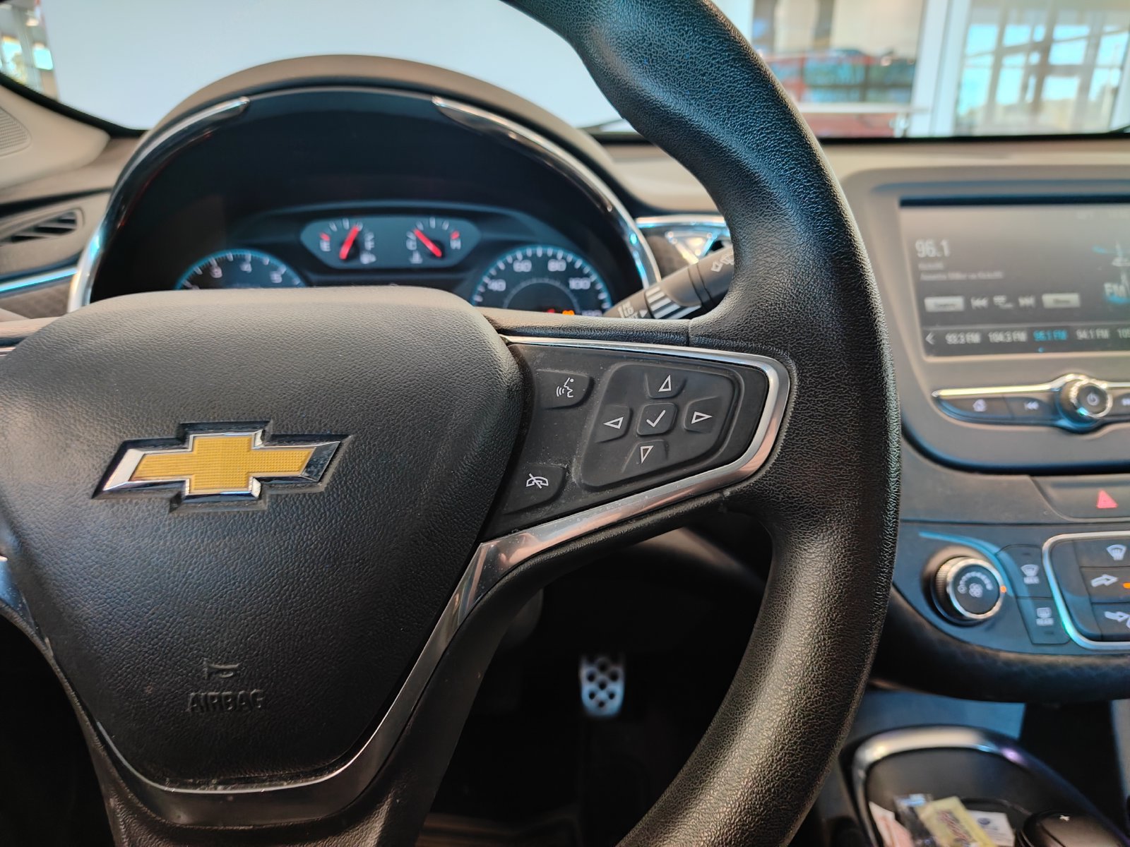 Used 2017 Chevrolet Malibu LT FWD image 10