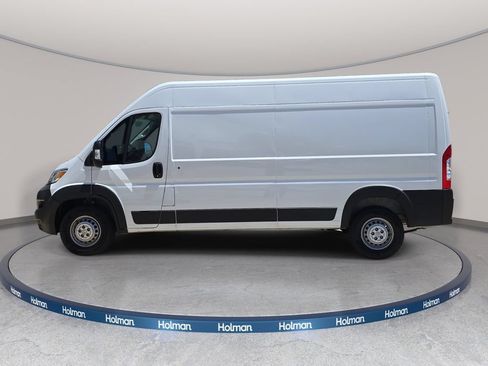 Used 2025 RAM ProMaster 2500 w/ Convenience Group FWD image 9