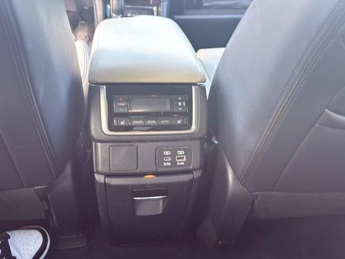 Used 2024 Subaru Ascent Limited AWD/4WD image 9