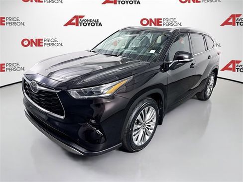 Used 2021 Toyota Highlander Platinum image 3