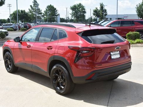 New 2026 Chevrolet Trax LT w/ Sunroof Package FWD image 9