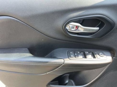 Used 2016 Jeep Cherokee Limited AWD/4WD image 21