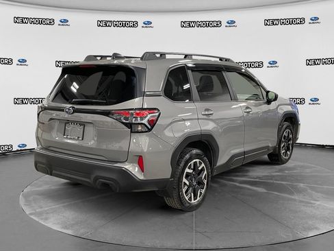 Used 2025 Subaru Forester Premium AWD/4WD image 5