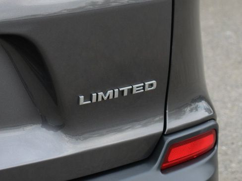 Used 2020 Jeep Cherokee Limited image 44