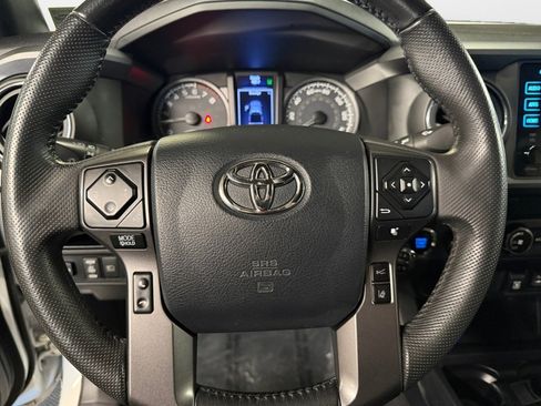 Used 2019 Toyota Tacoma TRD Sport image 12