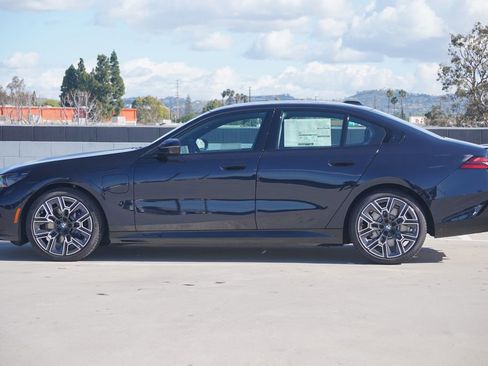 New 2026 BMW 550e xDrive w/ Premium Package image 4