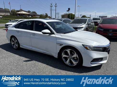Used 2018 Honda Accord Touring image 1