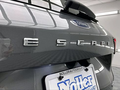 Used 2024 Ford Escape ST-Line w/ Tech Pack #1 AWD/4WD image 8