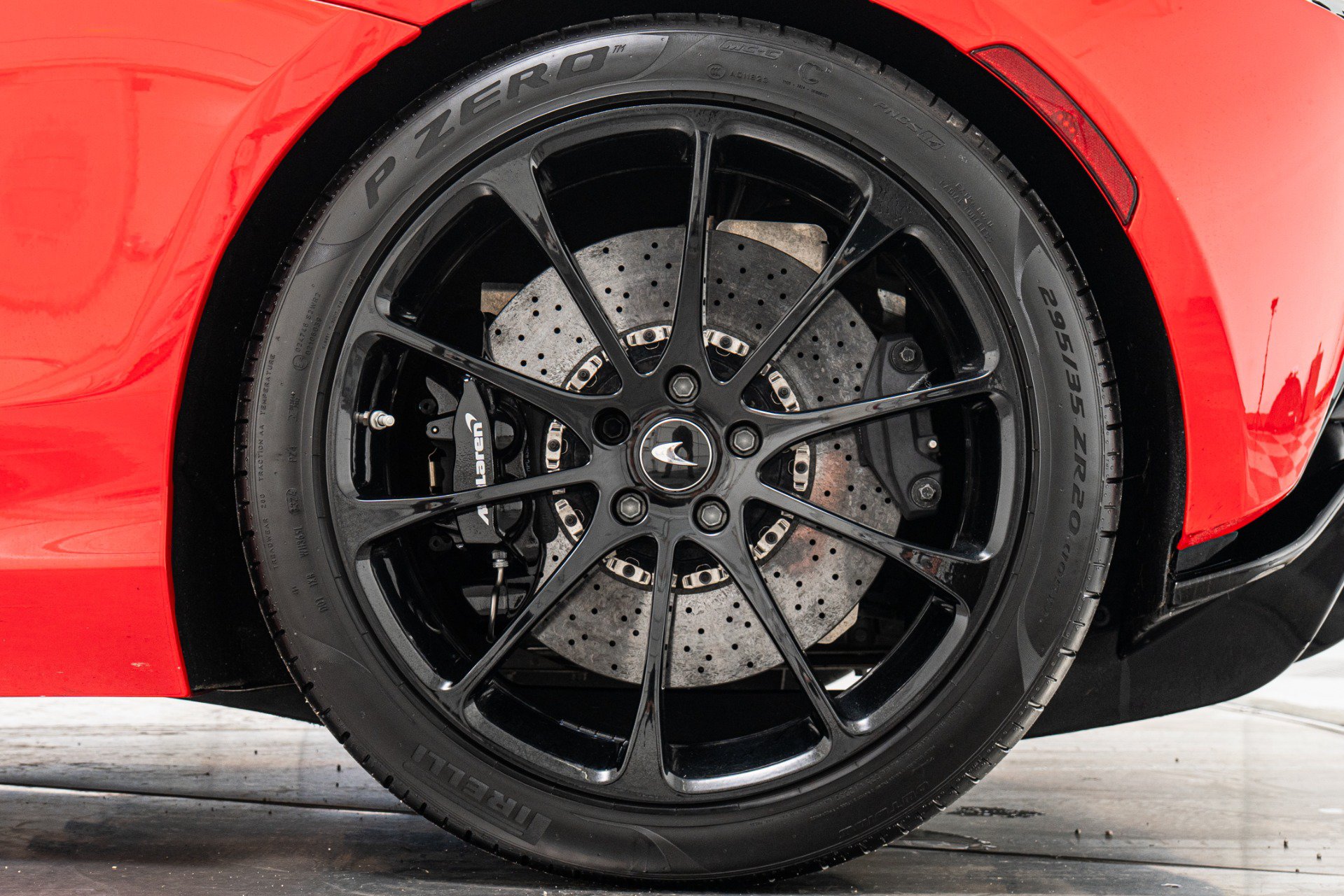 Used 2023 McLaren Artura RWD image 11