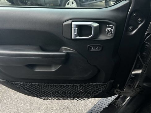 Used 2018 Jeep Wrangler Unlimited Sport S image 23