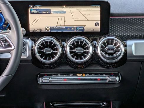 Used 2024 Mercedes-Benz EQB 300 4MATIC image 10