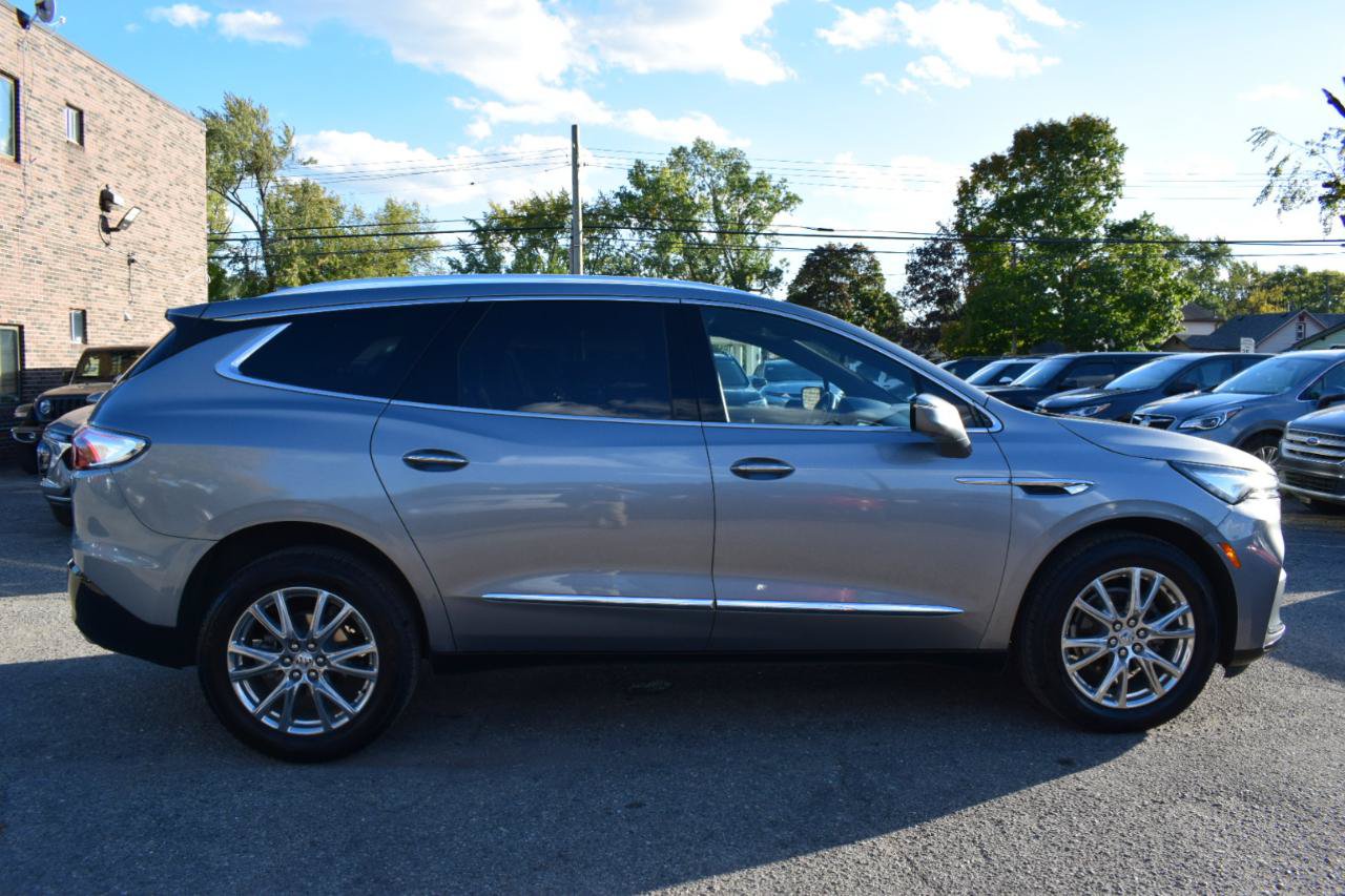 Used 2024 Buick Enclave Essence w/ Experience Buick Package FWD image 5
